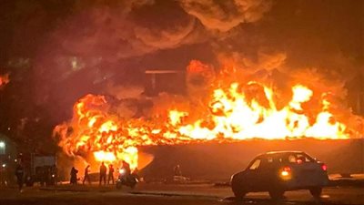 اندلاع حريق هائل في المنطقة الصناعية في بورسعيد.. والدفع بـ6 سيارات إطفاء (فيديو)