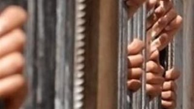 القبض على 3 ربات منزل سرقن 17000 ألف جنيه من سيدة بعد خروجها من بنك بقها