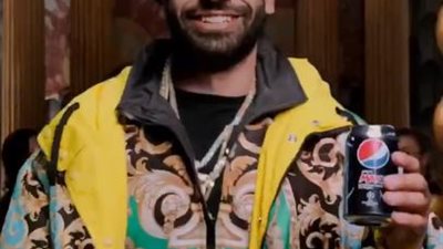 شاهد محمد صلاح وميسي وبوجبا وستيرلينج في إعلان بيبسي الجديد (فيديو)