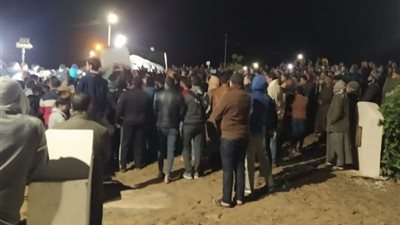 شاهد.. لحظة تشييع جثمان الصياد المصري الذي غرق بالكويت بمسقط رأسه في البرلس (صور)