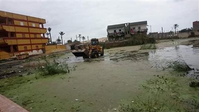 “كفر الشيخ”: تدفع بمعدات لكسح مياه الأمطار بعد غرق طفلة (صور)