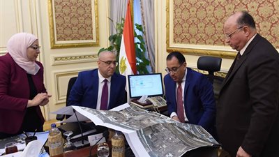 رئيس الوزراء للجهات التنفيذية: “مستعد أنزل معاكم أزيل المناطق غير الآمنة في القاهرة”