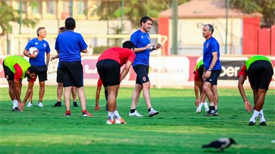 تعرف على كواليس جلسة فايلر مع لاعبي الأهلي استعدادًا لمواجهة الزمالك