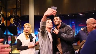 محمد رمضان ينشر كواليس تصوير حلقته مع وائل الإبراشي ببرنامج “التاسعة” (فيديو)