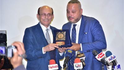 رئيس قصر السينما يكرم محمد صبحي عن مسيرته الفنية على مدار 50 عاما (صور)