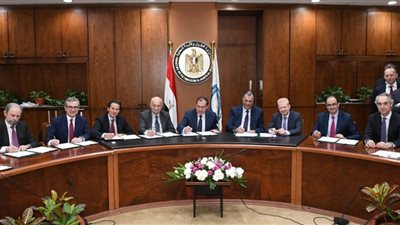 مصر توقع اتفاقًا يقضي بتسوية النزاعات الدولية مع شركات بترول عالمية