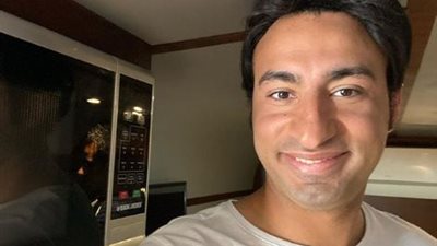 علي ربيع بـ”استايل” جديد بسبب إعلان.. والجمهور: “قلبت عبد الحليم حافظ” (صورة)