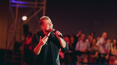 عمرو دياب يشعل ليالي المونديال بحفل أسطوري في لوسيل بقطر| صور