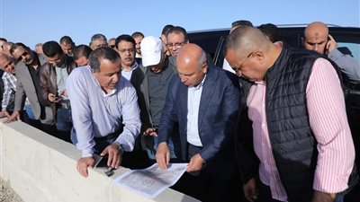 وزير النقل يتفقد مواقع العمل بالخط الثاني للقطار الكهربائي السريع 