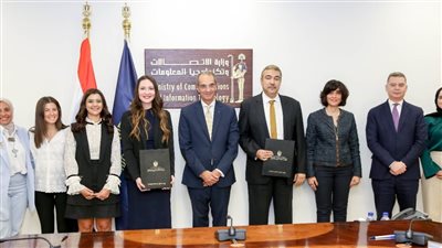 وزير الاتصالات يشهد توقيع اتفاقية بين إيتيدا وشركة 500 جلوبال لتشغيل مصر الرقمية 