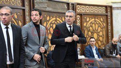 عمرو الليثي يتلقى العزاء في وفاة عمه بمسجد الحامدية الشاذلية