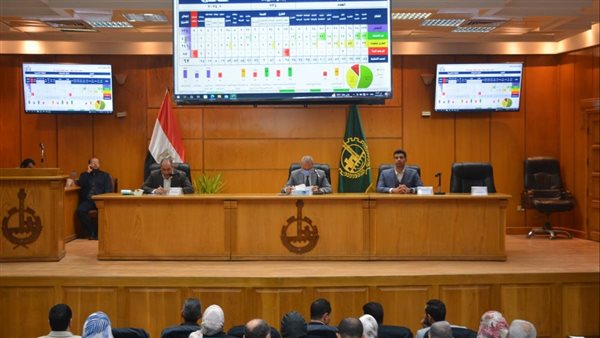 محافظ القليوبية يناقش