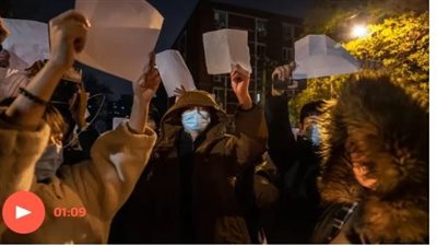 اعتقالات واشتباكات في الاحتجاجات بالصين.. وبكين: وفاة 10 أفراد في حريق بعد حبسهم بعمارة لا يتعلق بقيود كورونا