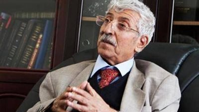 وفاة الشاعر اليمني عبد العزيز المقالح عن عمر ناهز 84 عاما