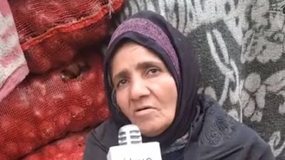 أشهر بائعة خضار بطنطا: بنام أنا وأمي على الفرشة بتاعتنا.. وعاوزة شقة تحمينا من برد الشتاء | بث مباشر