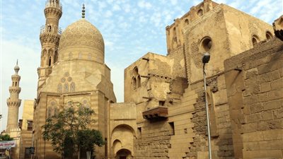 الأعلى للآثار يعلن رفع كفاءة الخدمات السياحية المقدمة بمنطقة آثار الدرب الأحمر