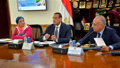 لمواجهة التحديات البيئية.. وزير الري يؤكد أهمية توعية المواطنين بعدم إلقاء القمامة والمخلفات بالترع 