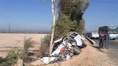 إصابة 15 شخصًا في حادث تصادم سيارة ميكروباص مع تريلا بقنا