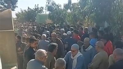 عن عمر يناهز 92 عاما.. المئات يشيعون جنازة أكبر وأقدم محفظ للقرآن في الغربية | بث مباشر 