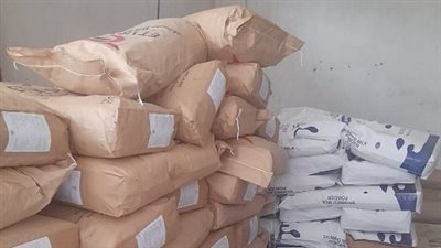 ضبط 16 طن خامات مشبوهة داخل مصنع ألبان بالعاشر من رمضان