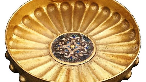  إناء مجوف ذهبي