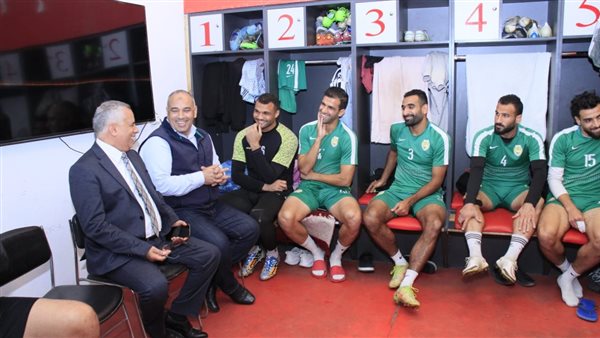 جلسة عيسى وحسام السيسي