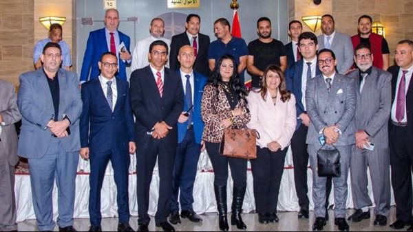 وزيرة الهجرة مع الجالية