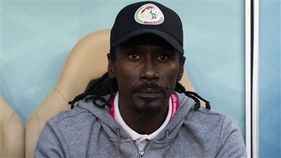 نقل مدرب السنغال إلى المستشفى بسبب الضغط في لقاء الكاميرون بـ أمم إفريقيا