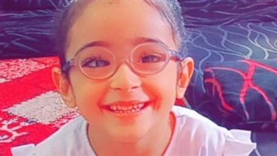 تنمروا عليها واضطرت للجلوس بجوار سلة الزبالة.. ورود جنينة طفلة فلسطينية فصلت من الحضانة بسبب إعاقة في المشي | القصة الكاملة