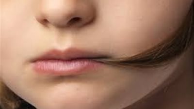 مراهقة صينية تأكل 3 كيلو من شعرها والأطباء يكتشفون انسداد الأمعاء.. ما هي الحالة الصحية التي تعاني منها؟