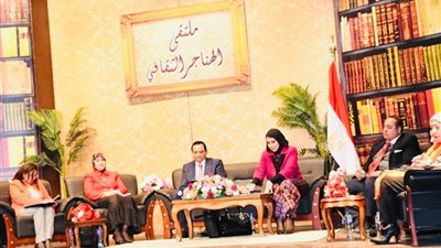 متخصصون يناقشون العنف ضد المرأة بملتقى الهناجر الثقافي