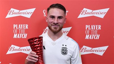 ماك أليستير يفوز بجائزة أفضل لاعب في مباراة الأرجنتين وبولندا 