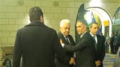 حمدين صباحي يتلقى العزاء في أمين إسكندر رفقة عائلته 