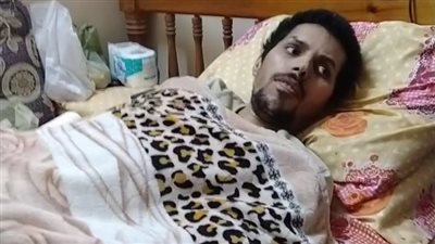 شاب يستغيث بعد تعرضه لخطأ طبي بمستشفى خاص بأوسيم: دخلت على رجلي خرجت مشلول | بث مباشر