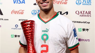 أشرف حكيمي يفوز بجائزة أفضل لاعب في مباراة المغرب وكندا 