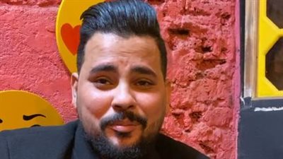 الطبيب صاحب أجمل خط روشتة في مصر: تعلمت الكتابة من المصحف.. وشيخ الأزهر أوصاني برعاية المحتاجين | بث مباشر