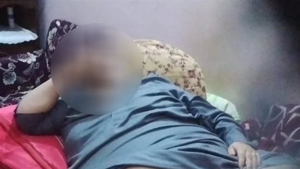 شاب بالغربية يعاني