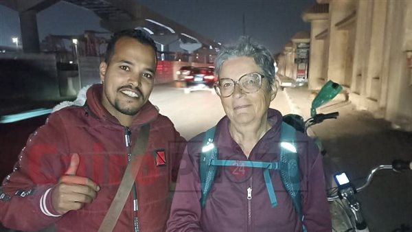 محمد مع السائحة السويدية