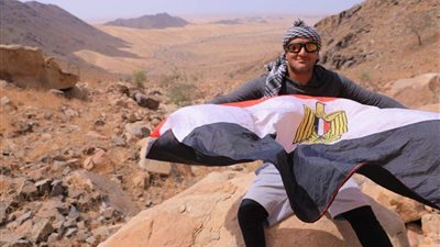 رفع علم مصر بأعلى القمم.. مازن حمزة أول مصري متسلق جبال من ذوي الهمم: أحلم بالرعاية
