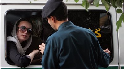 إيران تحل شرطة الأخلاق بعد الاحتجاجات على مقتل الفتاة الكردية