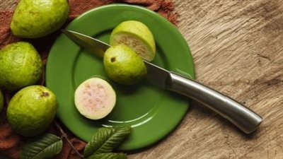 أضرار الجوافة للقولون.. ماذا يحدث للجسم عند تناول أكثر من ثمرة ؟