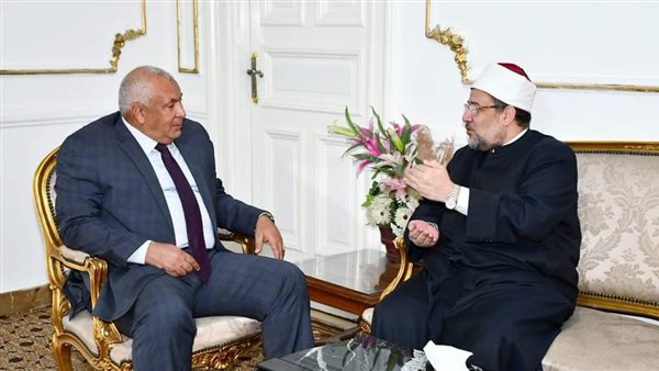 وزير الأوقاف ومحافظ