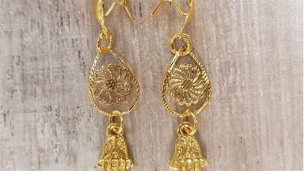 قتل طفلة بسبب قرطها