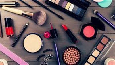 الرصاص مكون رئيسي.. براند ميك آب شهير يواجه عدة اتهامات