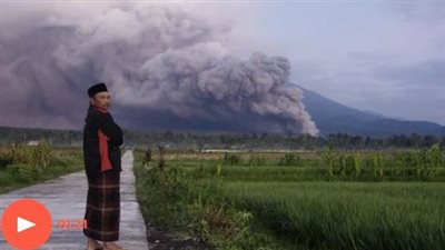 بعد أمريكا.. كواليس إخلاء 2000 شخص بعد ثوران بركان بإندونيسيا