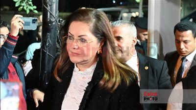 وزيرة التخطيط وزكريا عزمي ونبيلة عبيد.. توافد المعزين على عزاء مفيد فوزي بكنيسة المرعشلي | بث مباشر