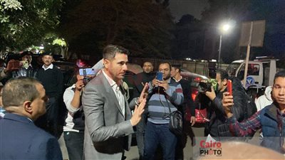 أحمد عز يؤدي واجب العزاء في مفيد فوزي | صور