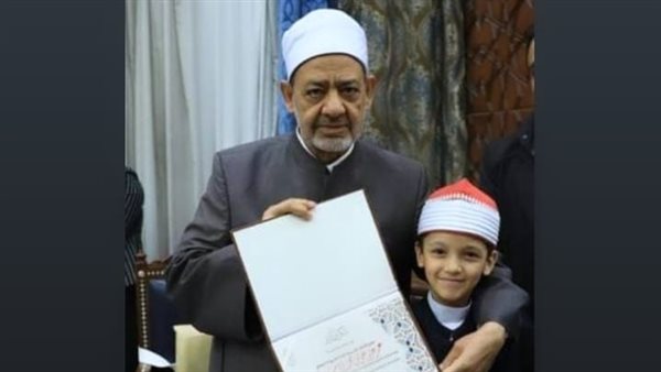 الإمام الأكبر يكرم