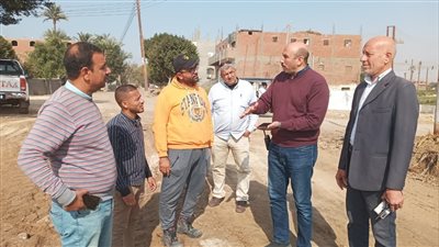 محافظ أسيوط: بدء إلقاء التربة الزلطية لطريق طراد النيل بمركز القوصية تمهيدا لرصفه