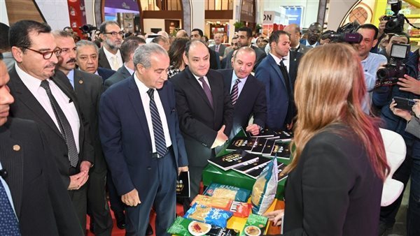 وزير التموين يفتتح